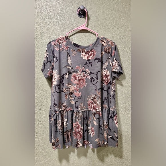 Wishlist Tops - Wishlist Gray Floral Short Sleeve Top NWT Size S